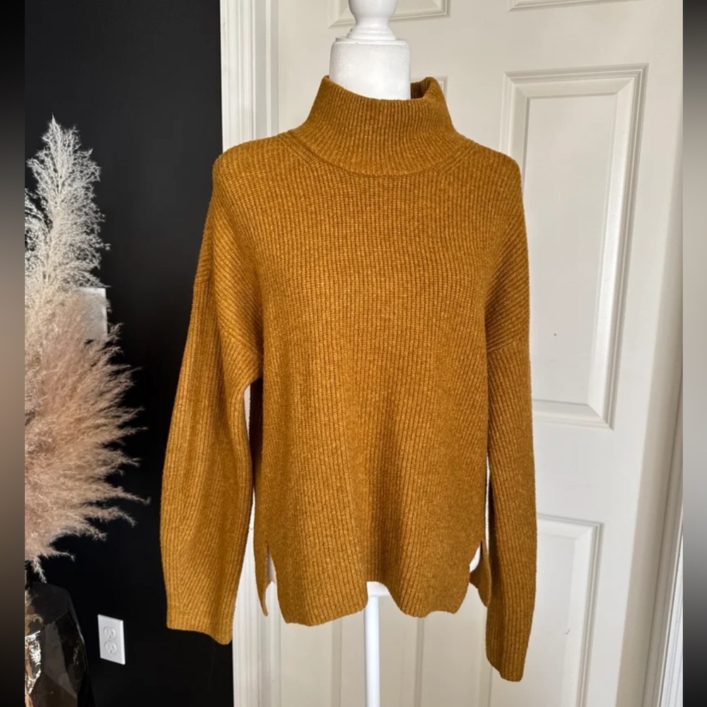 Abercrombie & Fitch Knit Mock Neck Neutral Camel Wool Blend Sweater 
Size Medium - Picture 2 of 12